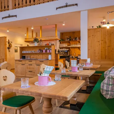 Narzissendorf Zloam - Ferien & Abenteuer Am Apartahotel Grundlsee