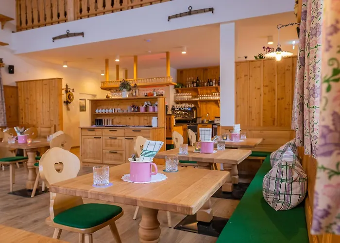 Narzissendorf Zloam - Ferien & Abenteuer Am Apartahotel Grundlsee